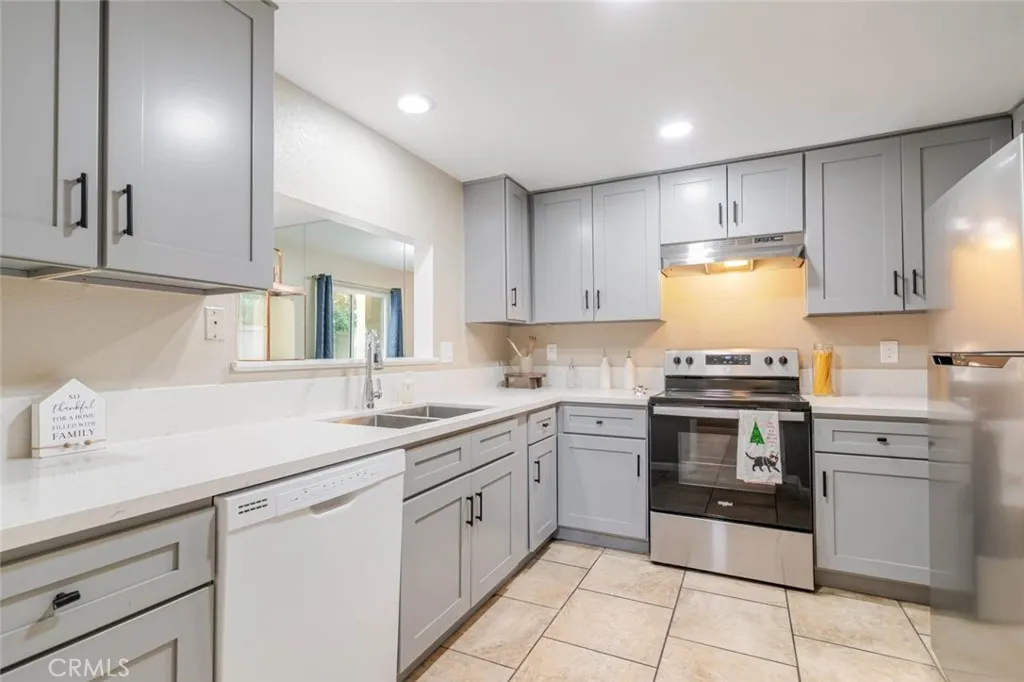 553 Wayland Court, Claremont, California 91711 home-pic-10