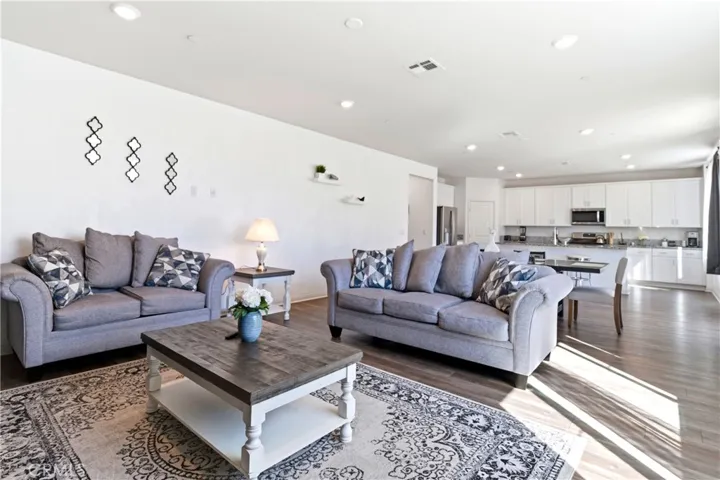 15594 Raptor, Moreno Valley, California 92551