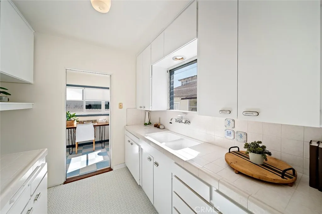 397 Poplar Street, Laguna Beach, California 92651 home-pic-17
