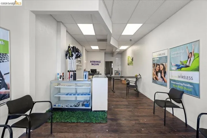 Welcome area with a drop ceiling