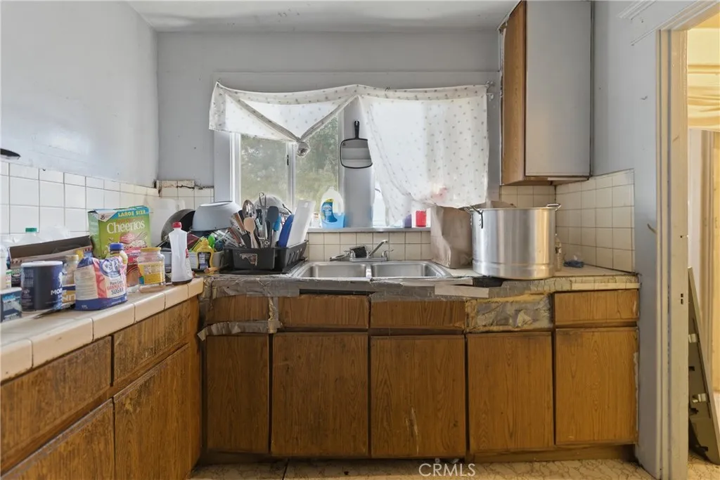 1650 W 38th, Los Angeles, California 90062 home-pic-4