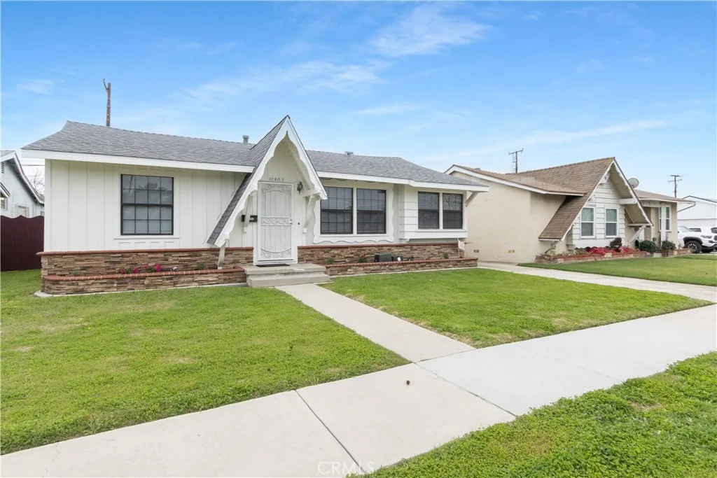 20802 Ely Ave, Lakewood, California 90715 home-pic-1