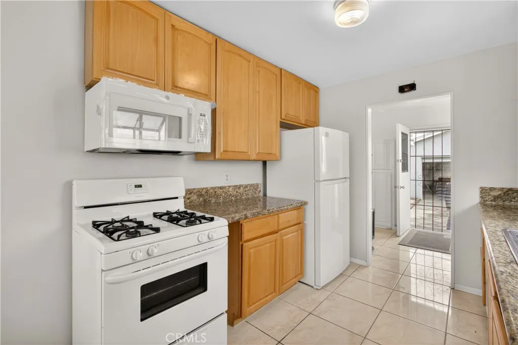 20802 Ely Ave, Lakewood, California 90715 home-pic-6
