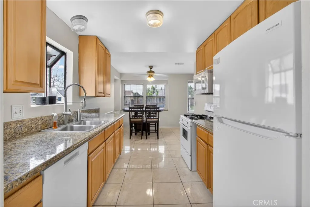 20802 Ely Ave, Lakewood, California 90715 home-pic-8
