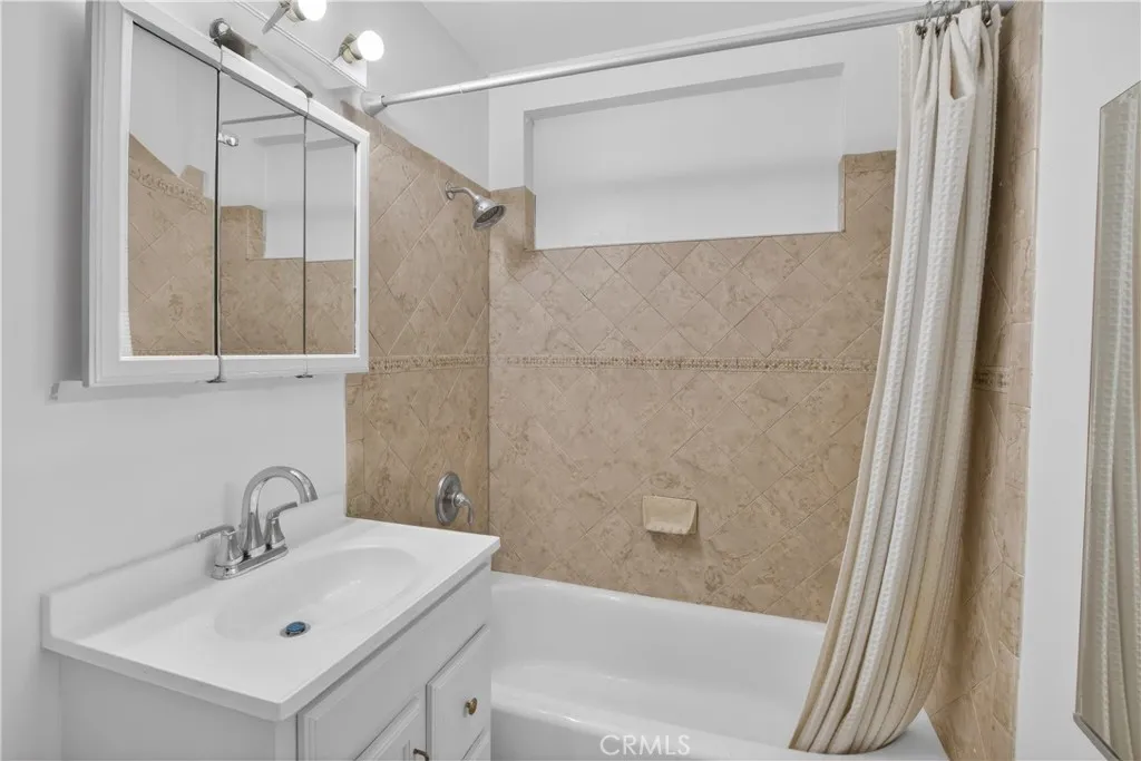 20802 Ely Ave, Lakewood, California 90715 home-pic-18