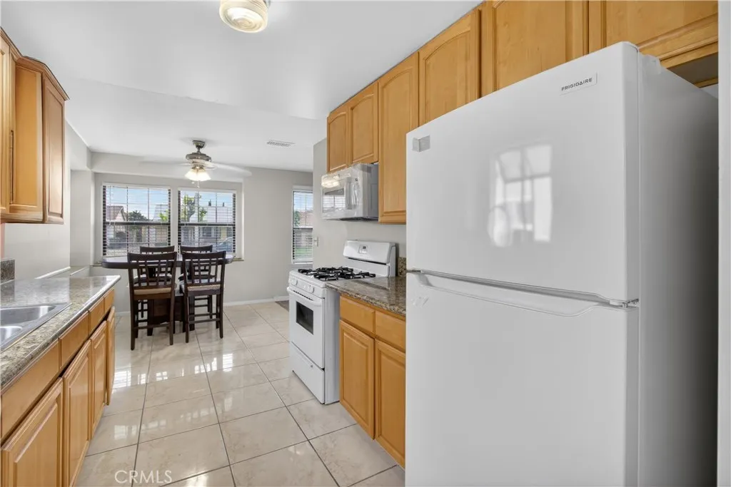 20802 Ely Ave, Lakewood, California 90715 home-pic-7