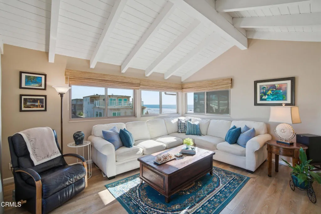 1129 Dover Lane, Ventura, California 93001 home-pic-2