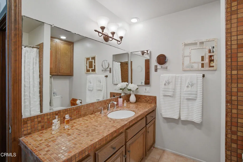 1129 Dover Lane, Ventura, California 93001 home-pic-11