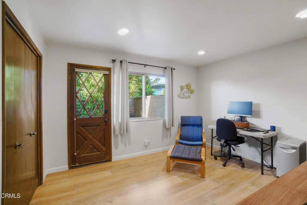1129 Dover Lane, Ventura, California 93001 home-pic-13