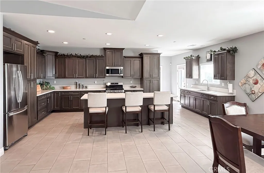 449 Skylark, San Bernardino, California 92405 home-pic-10