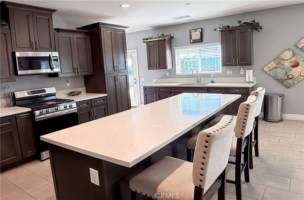449 Skylark, San Bernardino, California 92405 home-pic-12