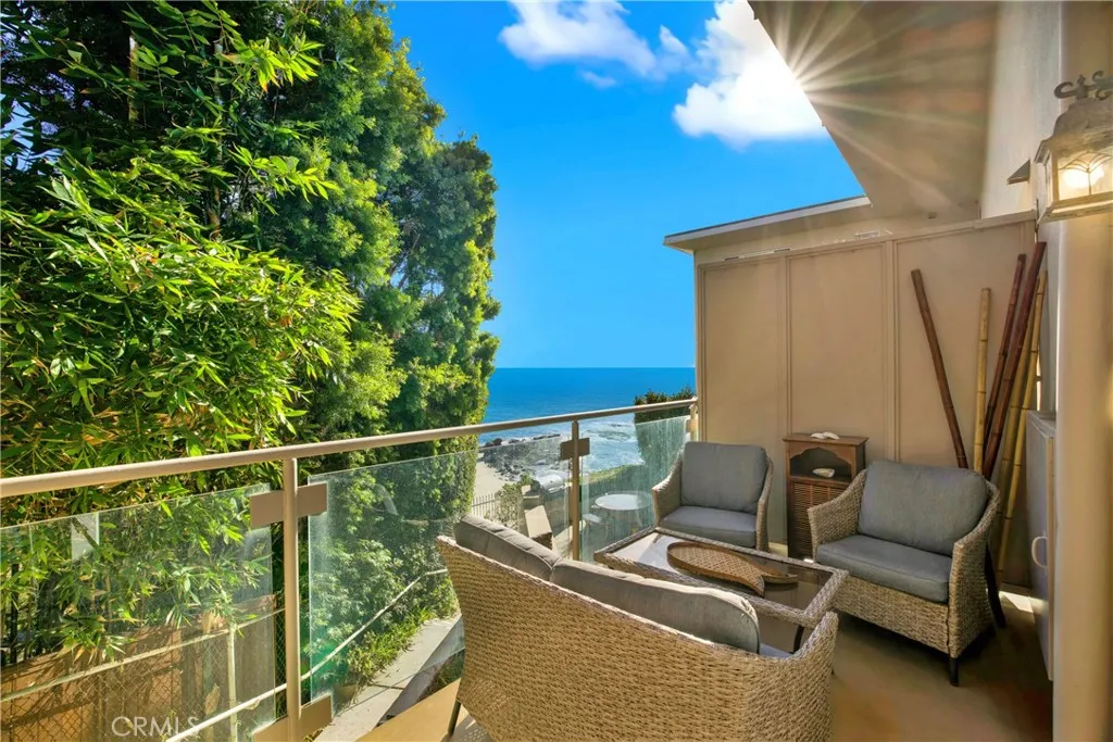 31561 Table Rock Dr. 213, Laguna Beach, California 92651 home-pic-2
