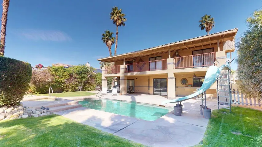 68645-Panorama-Deep-in-Yard