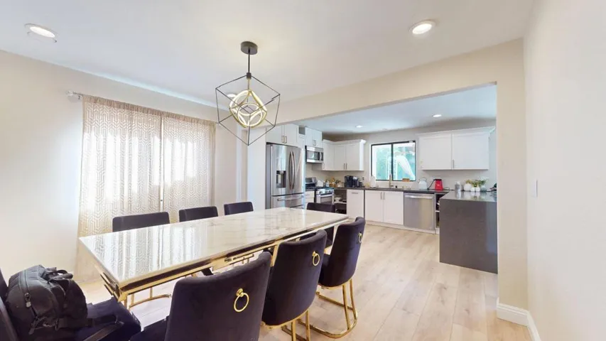 68645-Panorama-Dining-Angle-Kitchen