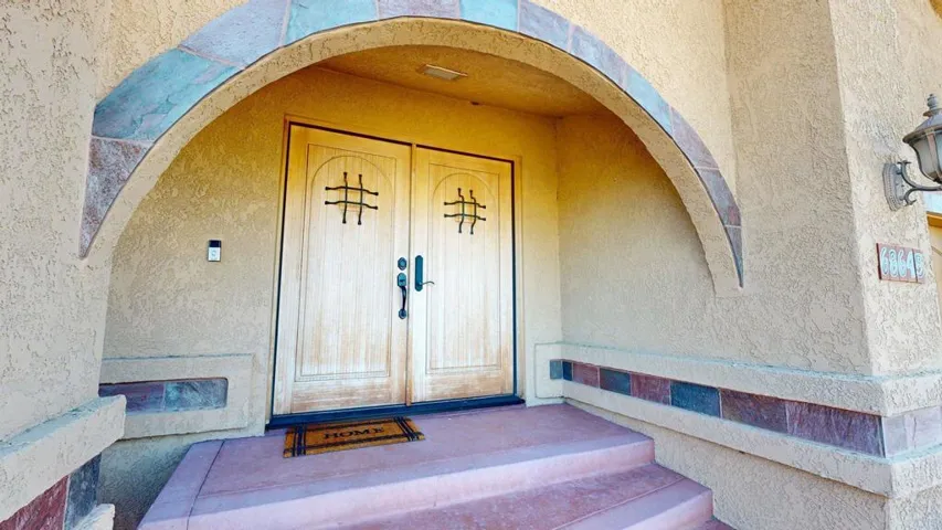68645-Panorama-Front-Door
