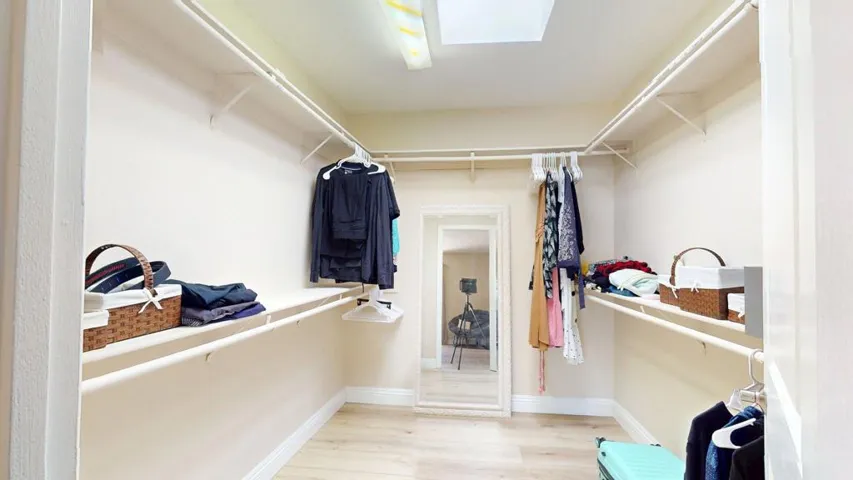 68645-Panorama-Primary-Walk-In