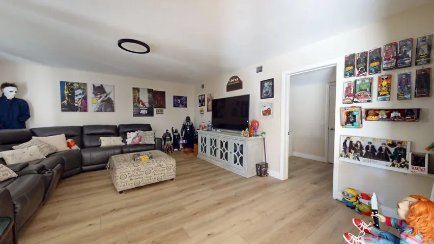 68645-Panorama-Movie-Room