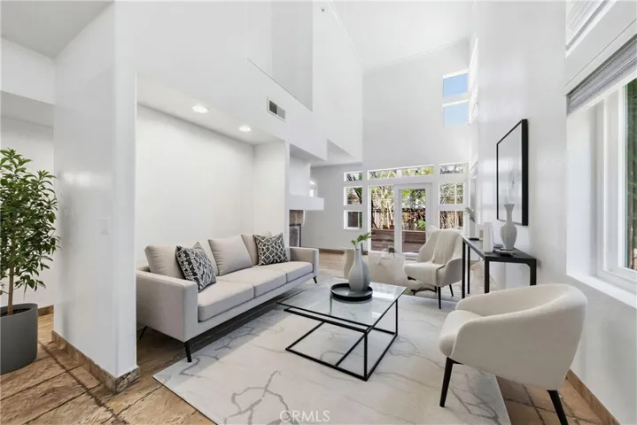 Virtual Staged (Modern)