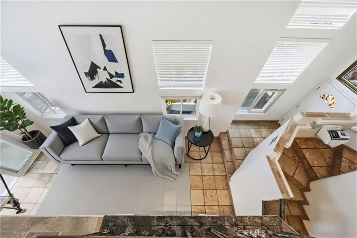 Virtual Staged (Modern)