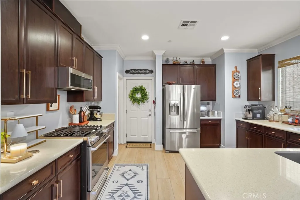 19833 Christopher Lane, Saugus, California 91350 home-pic-16