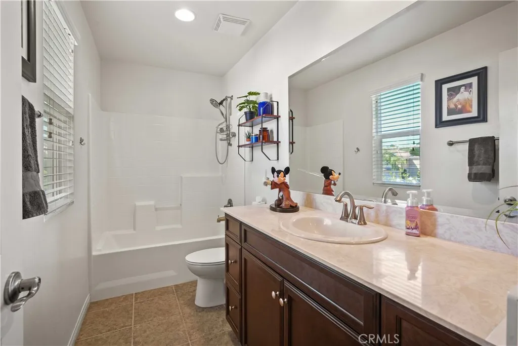 19833 Christopher Lane, Saugus, California 91350 home-pic-32