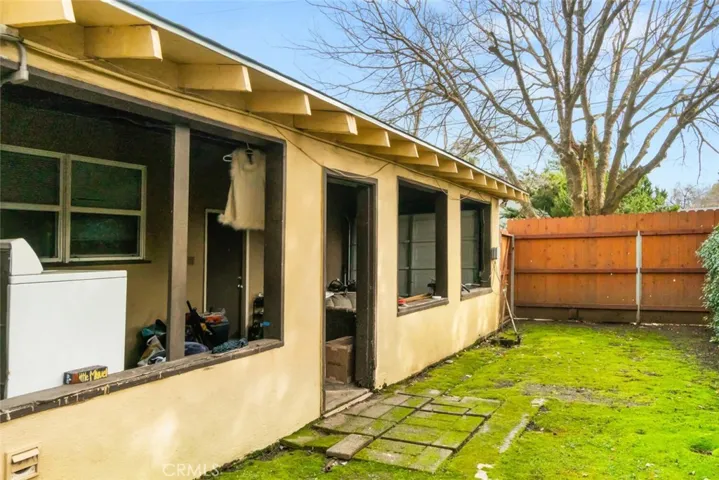 Front house - patio