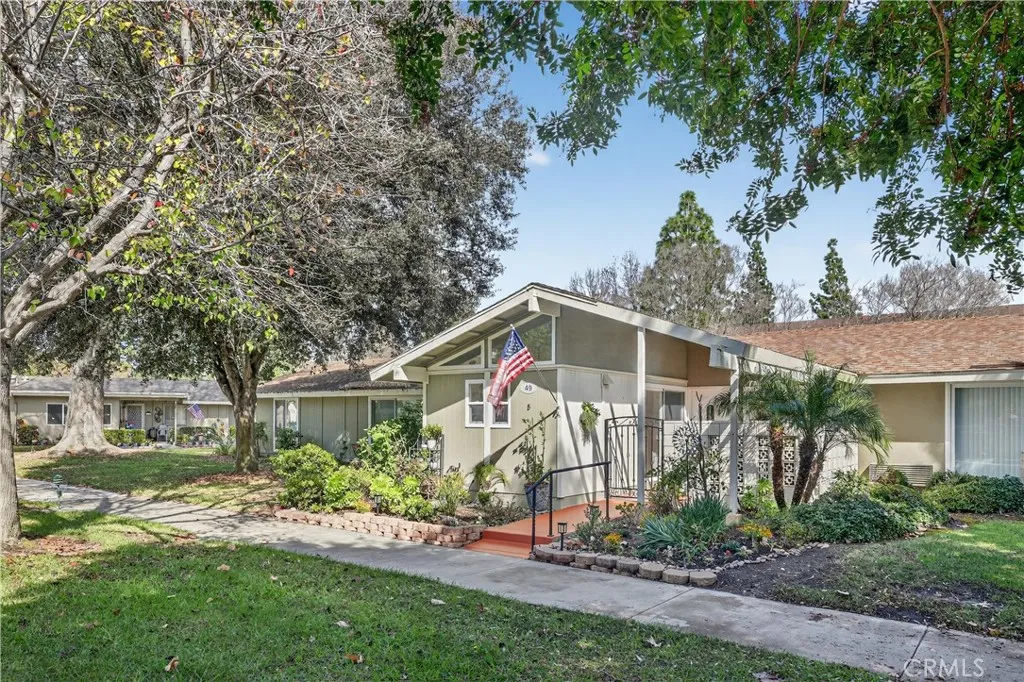 49 Calle Aragon B, Laguna Woods, California 92637 home-pic-2