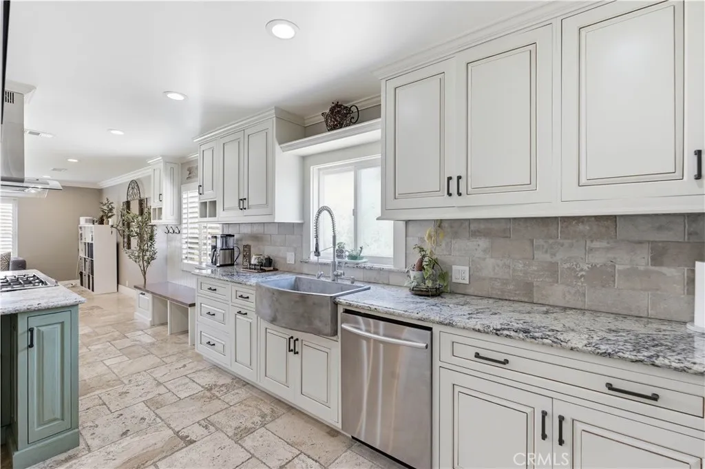 1524 E Old Badillo, Covina, California 91724 home-pic-17