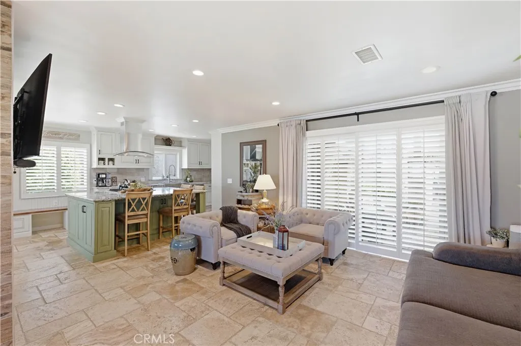1524 E Old Badillo, Covina, California 91724 home-pic-6