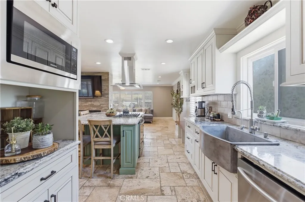 1524 E Old Badillo, Covina, California 91724 home-pic-16