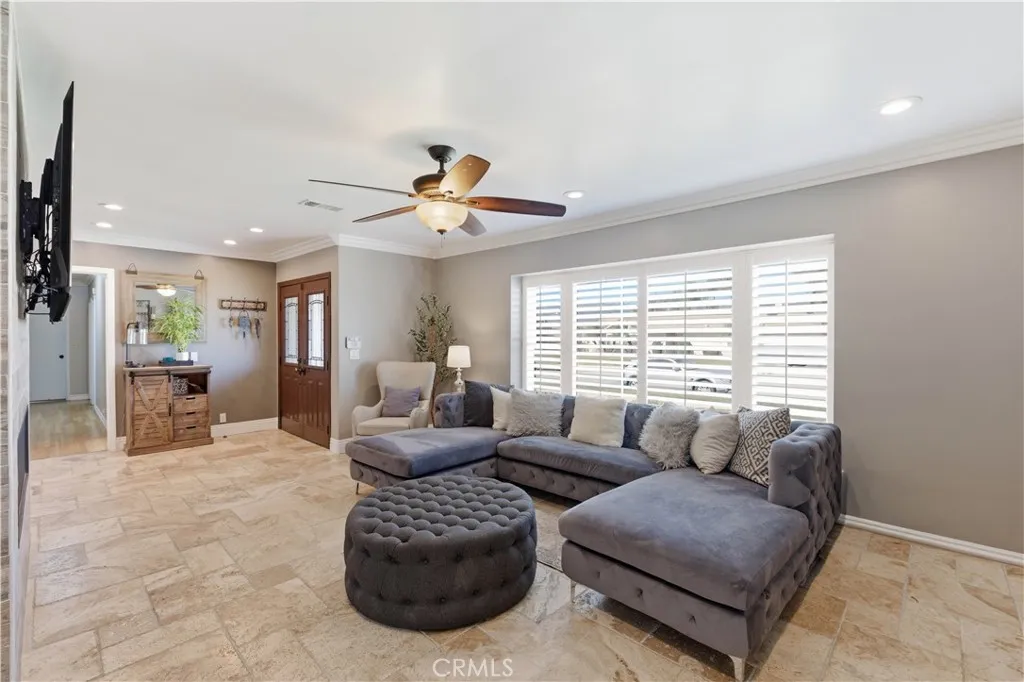 1524 E Old Badillo, Covina, California 91724 home-pic-4