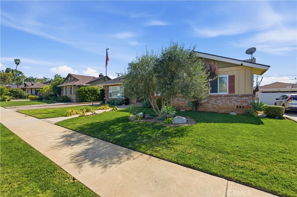 1524 E Old Badillo, Covina, California 91724 home-pic-2