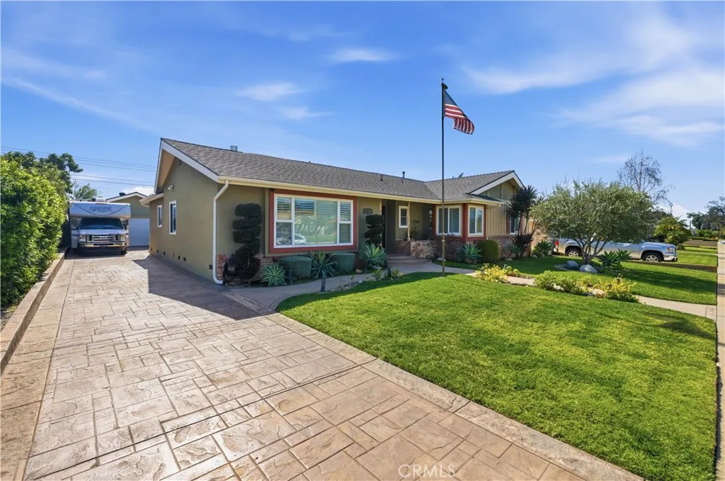 1524 E Old Badillo, Covina, California 91724 home-pic-1