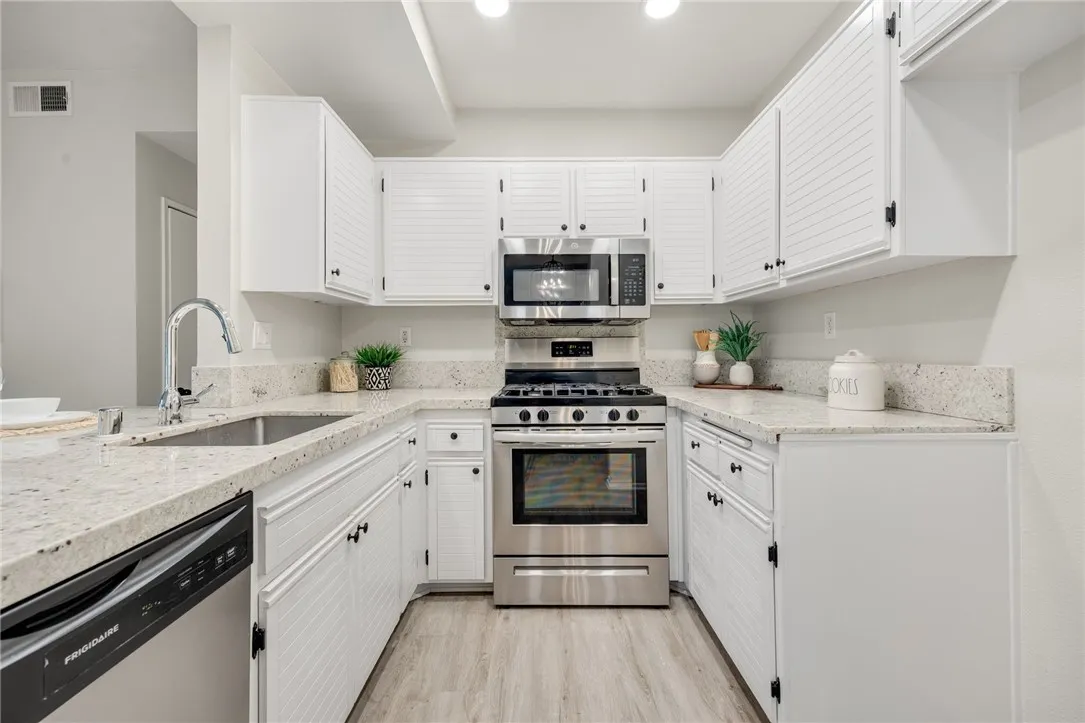 24109 Del Monte Dr  home-pic-4