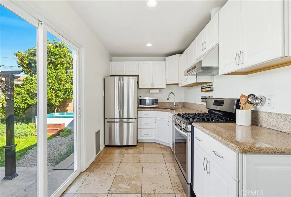 3237 W 133rd, Hawthorne, California 90250 home-pic-8