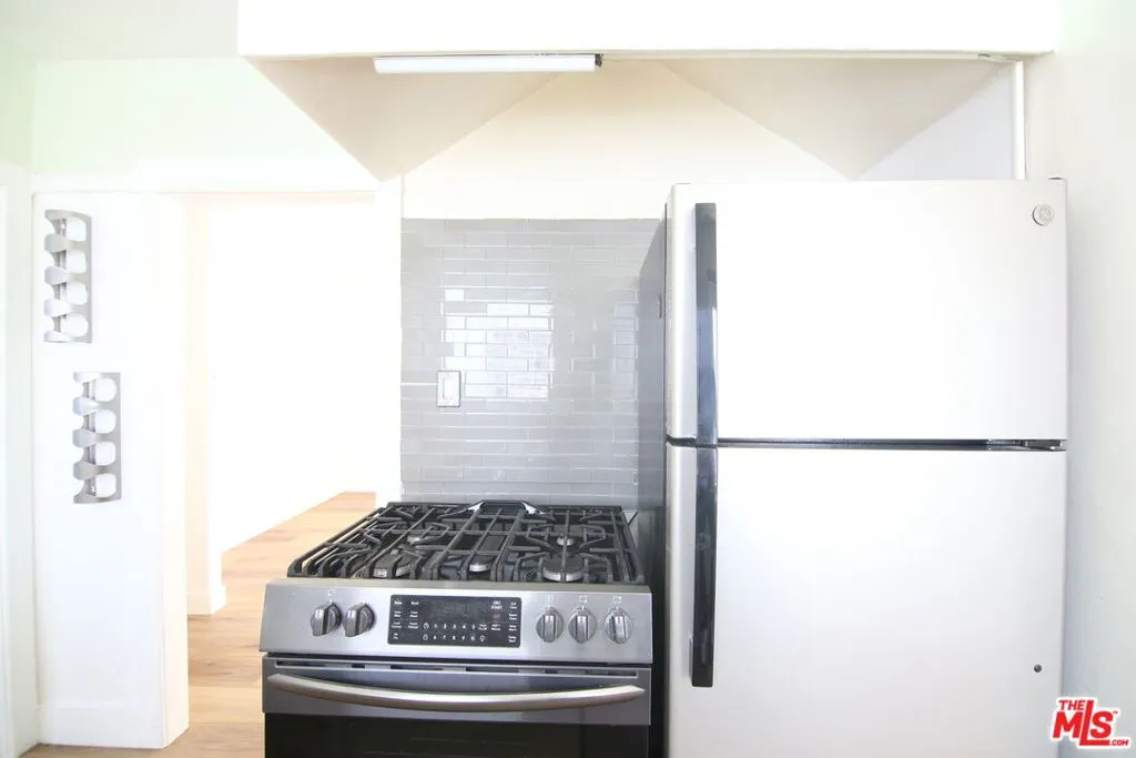 1028 1/2 Kitchen