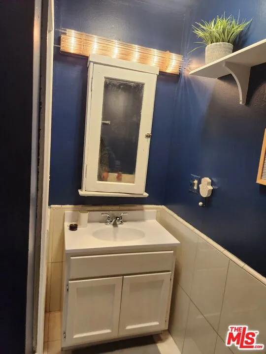 1030 1/2 bathroom
