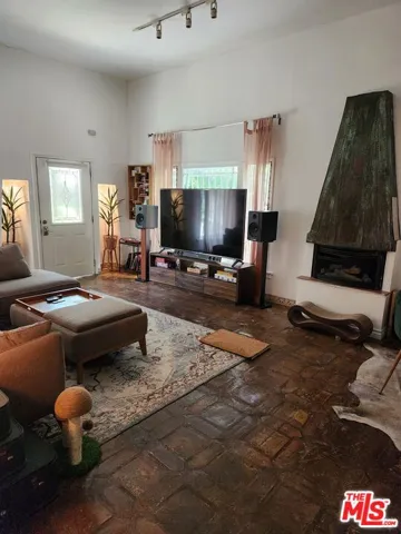 1030 1/2 Living room