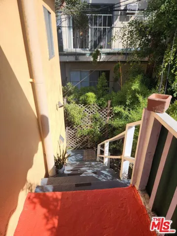 1030 back proech/stairs