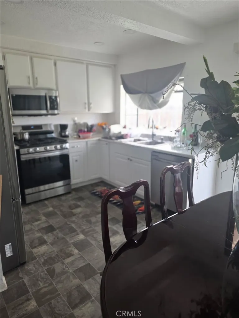 2099 Applewood Street, Colton, California 92324 home-pic-14
