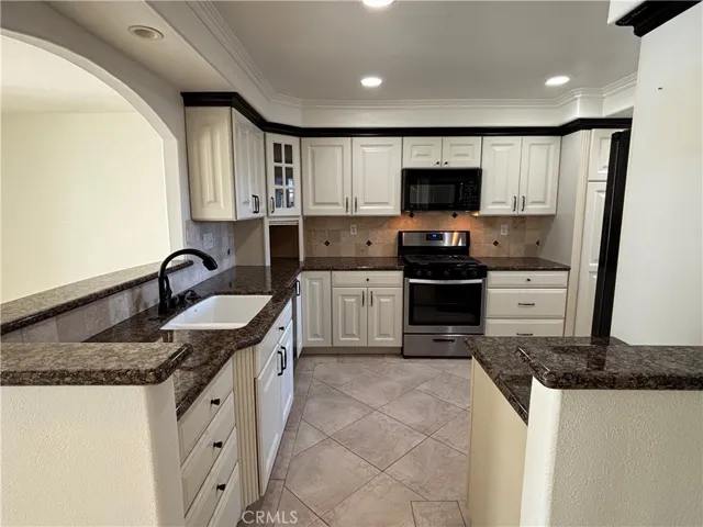 Seagate community greenbelt, pickleball, tennis courts and more.