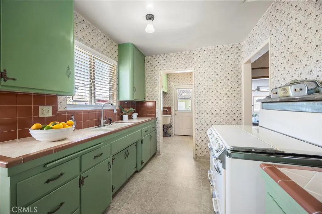 1836 W Southgate, Fullerton, California 92833 home-pic-18