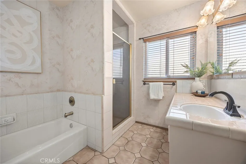 1836 W Southgate, Fullerton, California 92833 home-pic-8