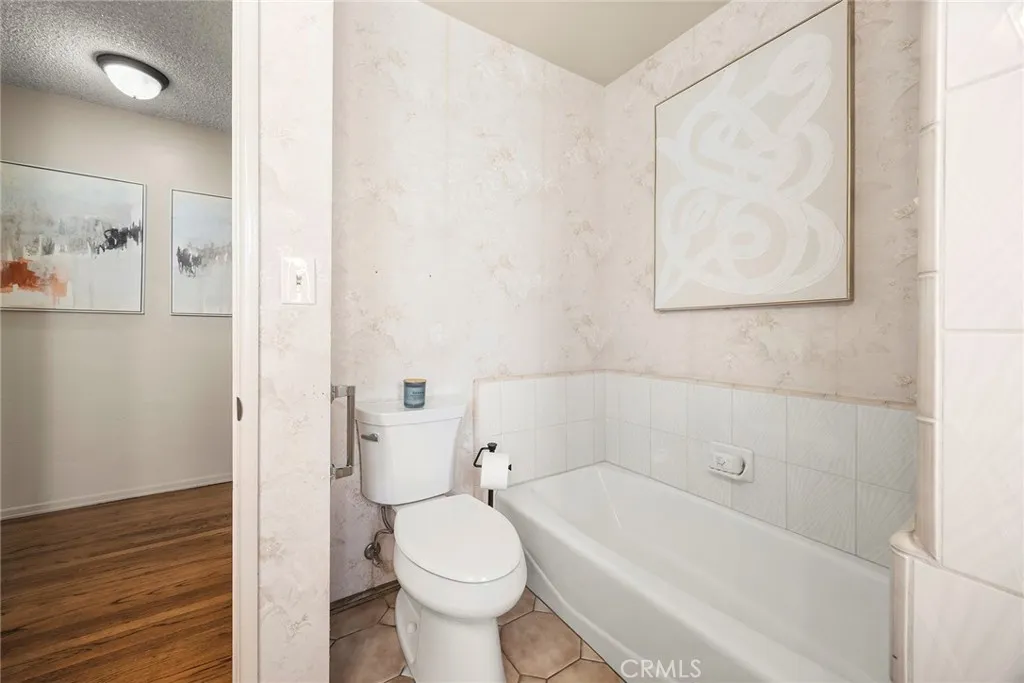 1836 W Southgate, Fullerton, California 92833 home-pic-28