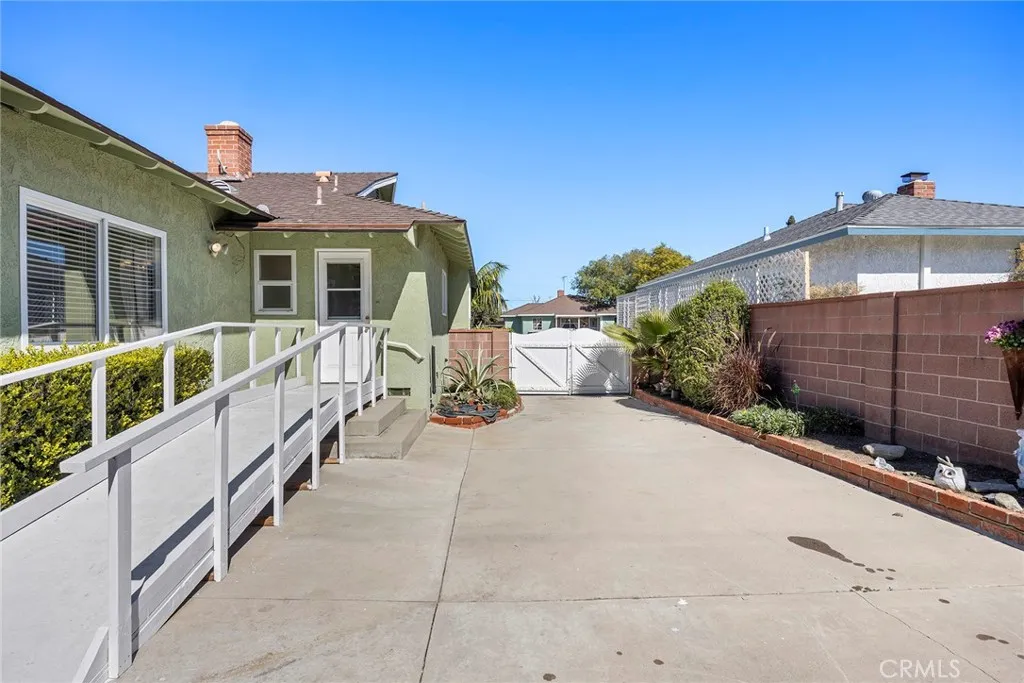 1836 W Southgate, Fullerton, California 92833 home-pic-32