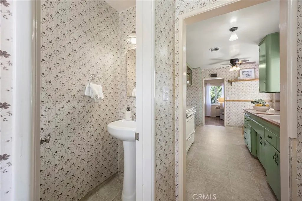 1836 W Southgate, Fullerton, California 92833 home-pic-21