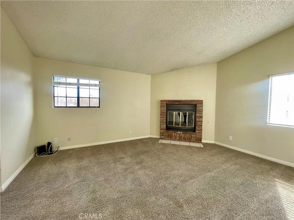 4763 W Avenue L8, Lancaster, California 93536 home-pic-5