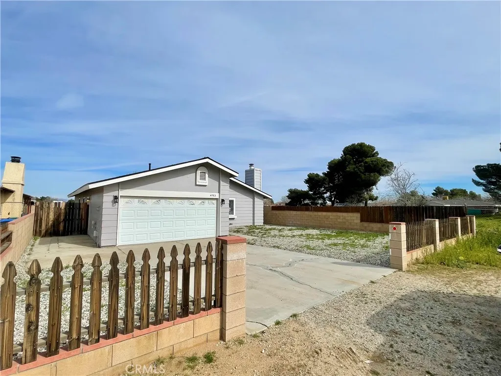 4763 W Avenue L8, Lancaster, California 93536 home-pic-4