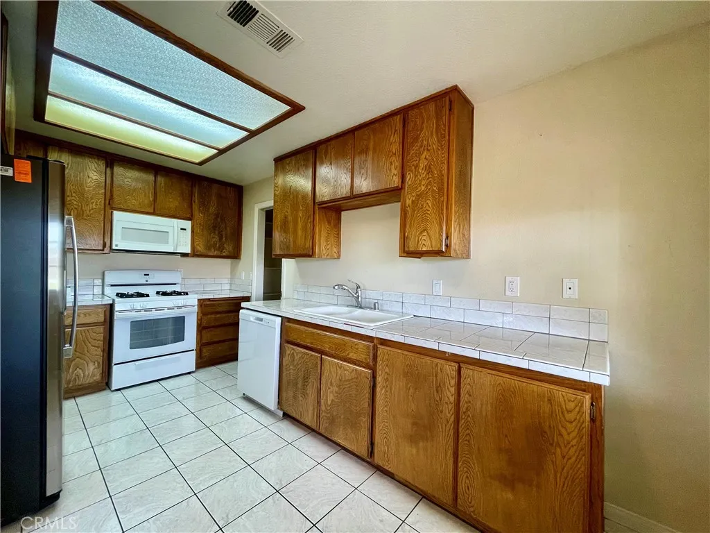 4763 W Avenue L8, Lancaster, California 93536 home-pic-7