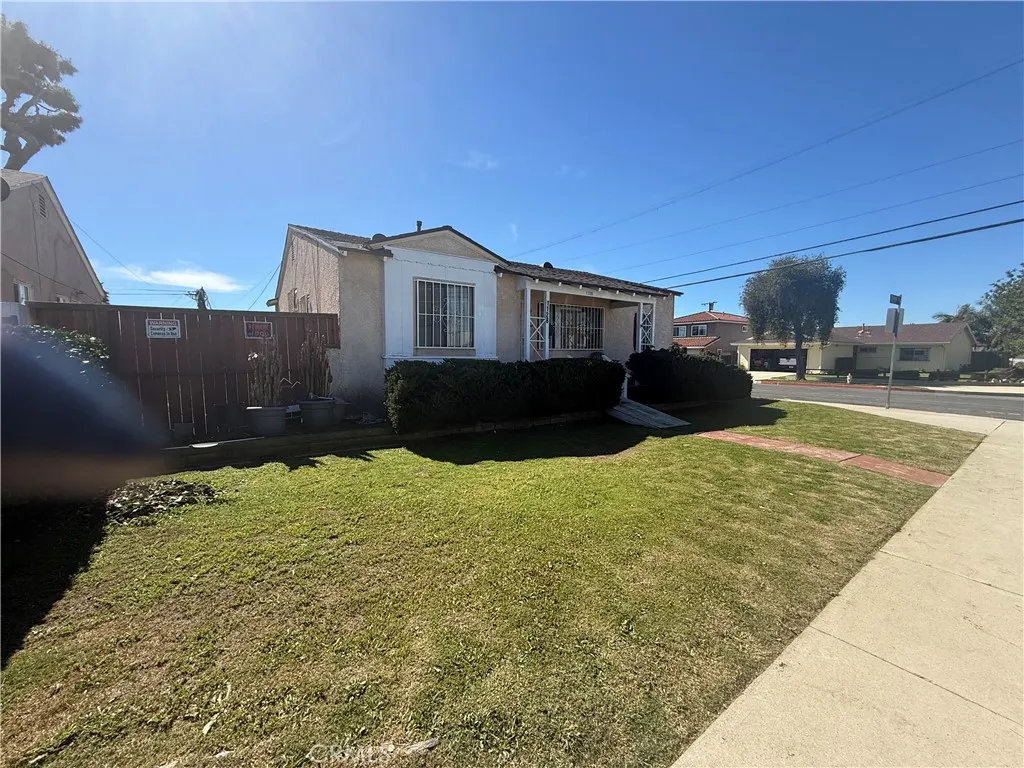 1128 W Dolores, Wilmington, California 90744 home-pic-8